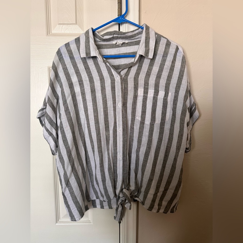 Beachlunchlounge collection green & white striped tie top. Size XL / TG